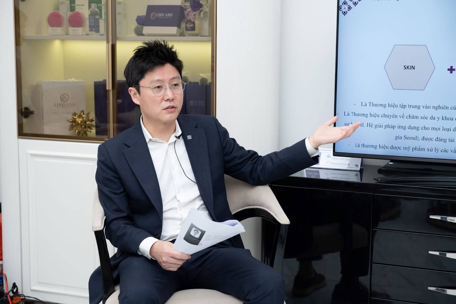 Chuyên gia thẩm mỹ Quốc tế Lee Jung Yup chia sẻ về chuyên đề da liễu tại TMV QT Linh Anh